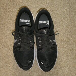 Nike Quest Running Shoes / Black Sneakers Size 10